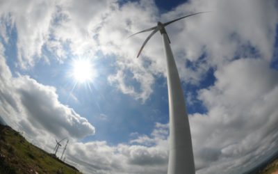 Uruguay está cuarto en el mundo en generación de energía con molinos y paneles solares