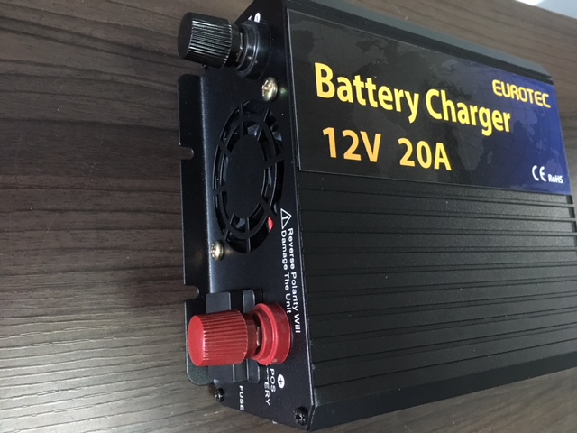 Cargador de baterías inteligente 12V 10A (con 3 etapas)